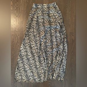 Show me your mumu lightweight maxi skirt. Never worn. No tags.